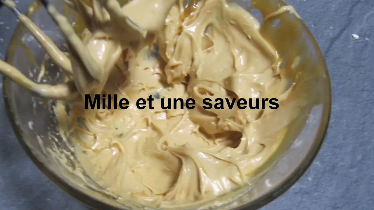 Mille et une saveurs : une ganache montée caramel beurre salé onctueuse, prête à être dégustée.