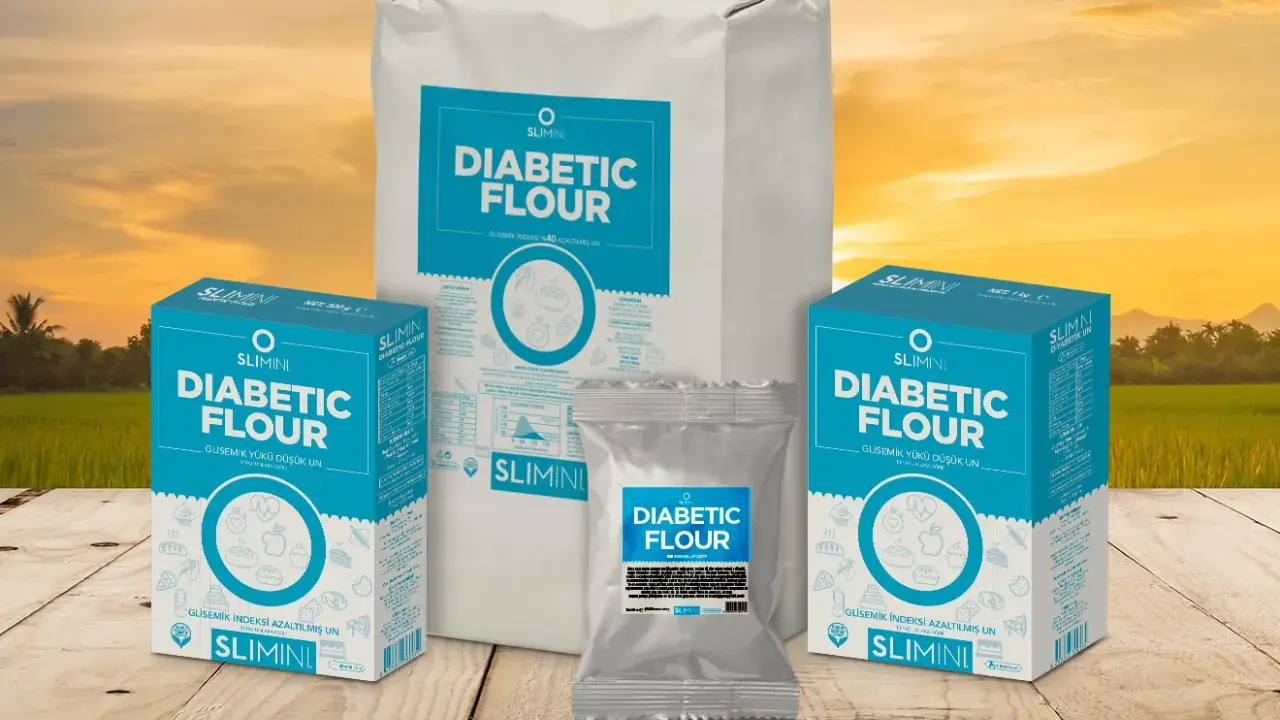 Plusieurs paquets de farine "Diabetic Flour" de la marque Slimini, idéale pour ceux qui se demandent quelle est la meilleure farine pour les diabétiques.