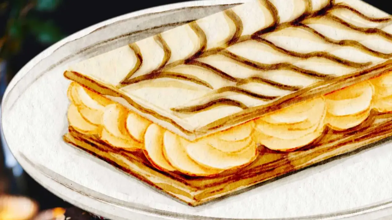 Un délicieux gâteau sec français traditionnel, un mille-feuille aux couches croustillantes et à la crème onctueuse, décoré de volutes de chocolat.