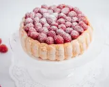 Charlotte aux framboises et mascarpone, une recette sans gélatine pour un dessert léger et fruité.