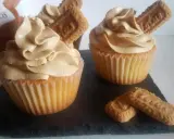 Cupcakes gourmands avec un glaçage speculoos onctueux, décorés de biscuits.