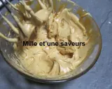 Mille et une saveurs : une ganache montée caramel beurre salé onctueuse, prête à être dégustée.