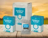 Plusieurs paquets de farine "Diabetic Flour" de la marque Slimini, idéale pour ceux qui se demandent quelle est la meilleure farine pour les diabétiques.