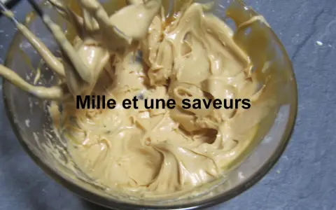 Mille et une saveurs : une ganache montée caramel beurre salé onctueuse, prête à être dégustée.