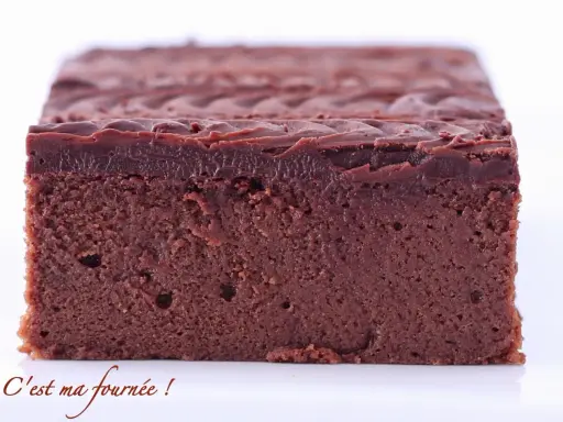 Un délicieux nom gâteau chocolat boulangerie, avec une ganache onctueuse et une texture moelleuse. Parfait pour les gourmands !