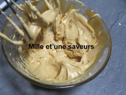 Mille et une saveurs : une ganache montée caramel beurre salé onctueuse, prête à être dégustée.