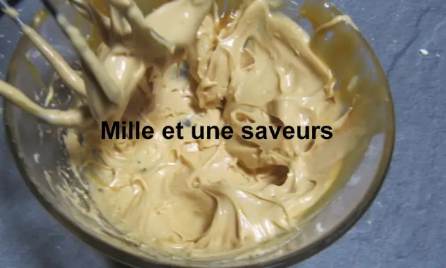 Mille et une saveurs : une ganache montée caramel beurre salé onctueuse, prête à être dégustée.