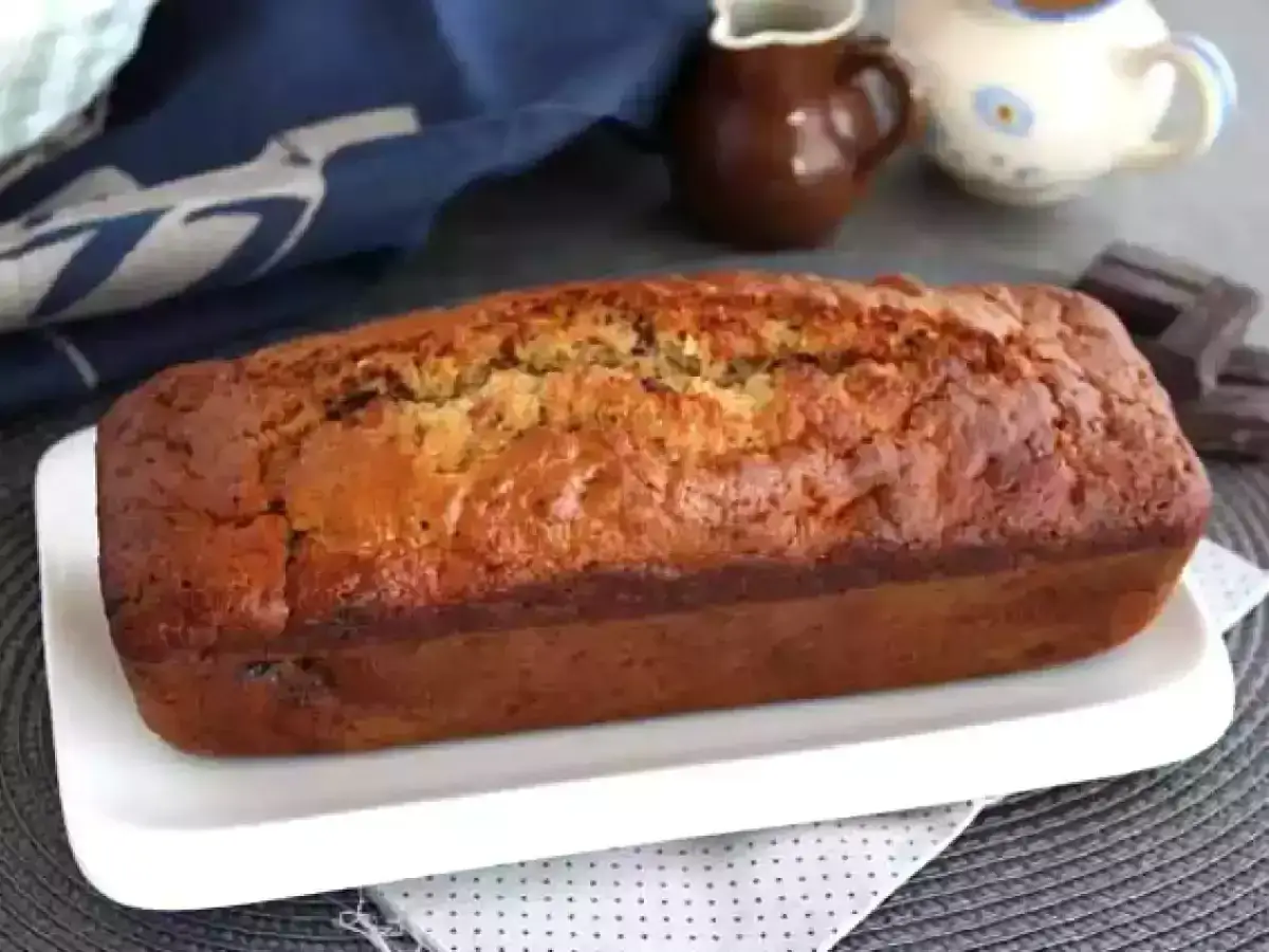 Un délicieux banana bread doré, prêt à être dégusté. Parfait pour le goûter !